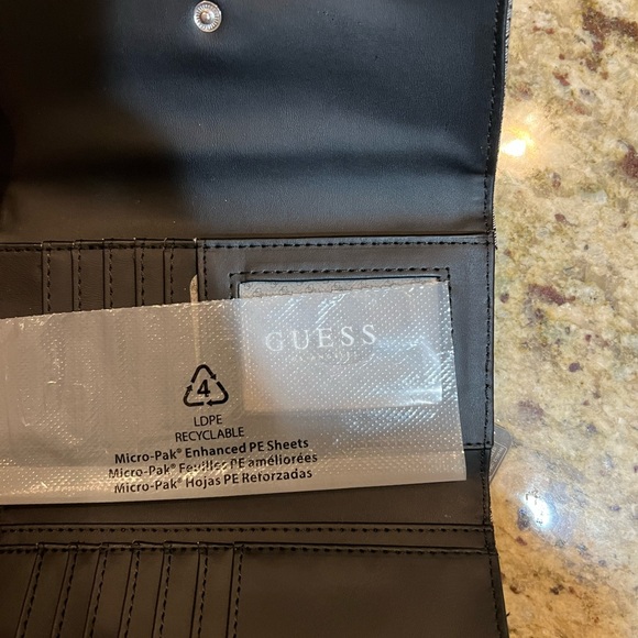 GUESS BAG AND MATCHING WALLET - Picture 8 of 9